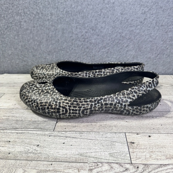 Crocs Olivia II Flat Slingback Casual Shoes Leopard Womens 7 Slip On - Picture 3 of 7